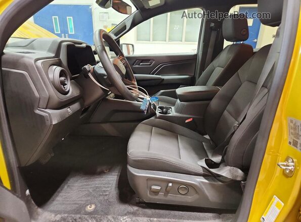 1GCPTEEK7P1160460 2023 CHEVROLET COLORADO Золотой Вид салона спереди