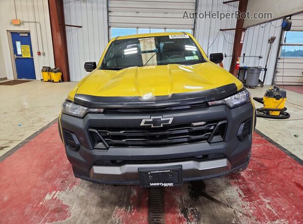 1GCPTEEK7P1160460 2023 CHEVROLET COLORADO Золотой Вид спереди