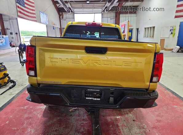 1GCPTEEK7P1160460 2023 CHEVROLET COLORADO Золотой Вид сзади