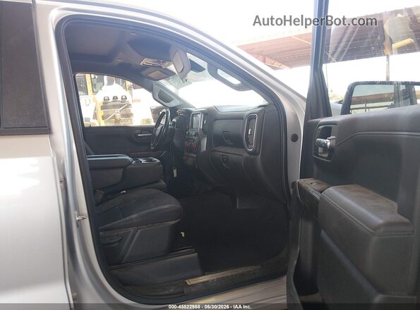 1GCPWCED0MZ396619 2021 CHEVROLET SILVERADO Серебряный Вид салона спереди