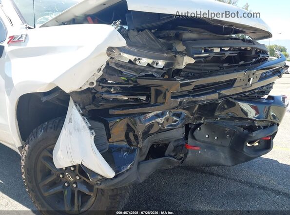 1GCPYFED1NZ206226 2022 CHEVROLET SILVERADO White Widok wnętrza z tyłu