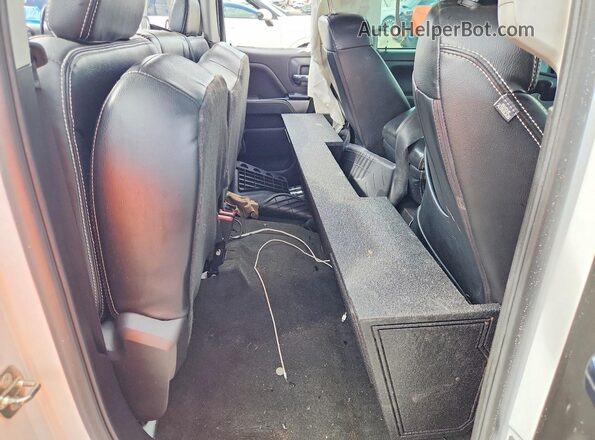 1GCRCREC0JZ358072 2018 CHEVROLET SILVERADO White Rear seats view
