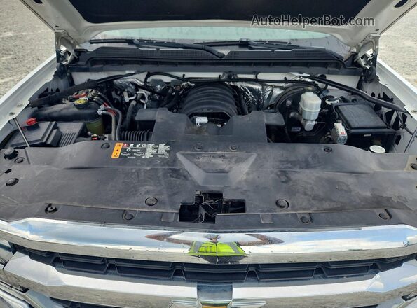 1GCRCREC9JZ141524 2018 CHEVROLET SILVERADO White Widok wnętrza z tyłu