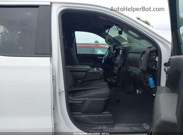 1GCRDBEK1PZ249950 2023 CHEVROLET SILVERADO Silver Widok wnętrza z przodu