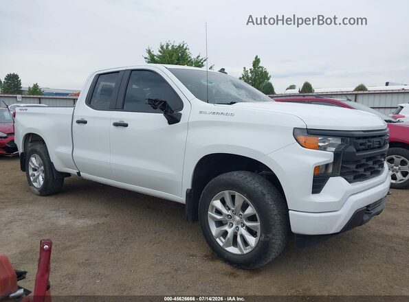 1GCRDBEK1PZ249950 2023 CHEVROLET SILVERADO Silver Widok wnętrza z tyłu