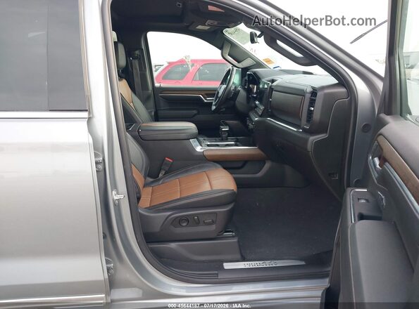 1GCUDJEL6RZ376418 2024 CHEVROLET SILVERADO Серебряный Вид салона спереди