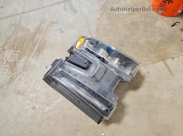 1GCUYEED0MZ271810 2021 CHEVROLET SILVERADO White Widok komory silnika
