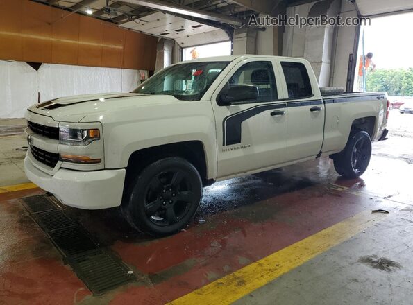1GCVKPEC0JZ132703 2018 CHEVROLET SILVERADO White Tył lewy