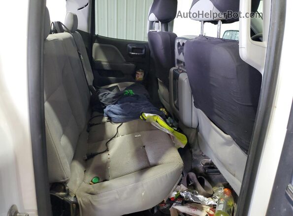 1GCVKPEC0JZ132703 2018 CHEVROLET SILVERADO White Widok wnętrza z tyłu