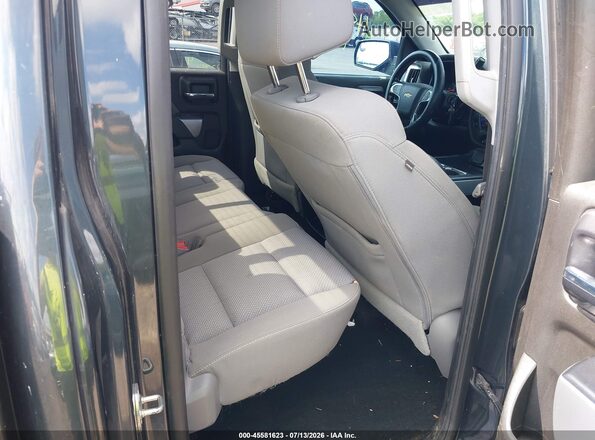 1GCVKREC0JZ145883 2018 CHEVROLET SILVERADO Gray Widok naklejki z numerem VIN