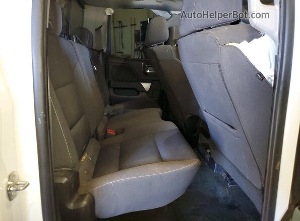 1GCVKREC0JZ229928 2018 CHEVROLET SILVERADO White Vista de los asientos traseros