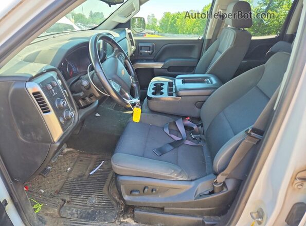 1GCVKREC2JZ197547 2018 CHEVROLET SILVERADO Белый Вид салона спереди
