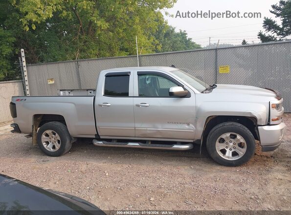 1GCVKREC4HZ217212 2017 CHEVROLET SILVERADO Silver Vista interior trasera