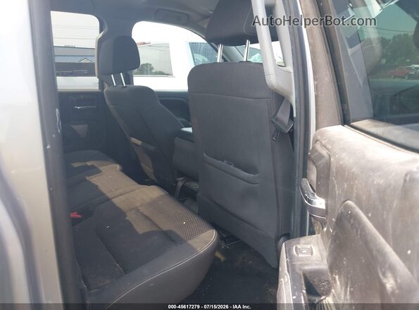 1GCVKREC6HZ260627 2017 CHEVROLET SILVERADO Silver VIN կոդի պիտակի տեսք