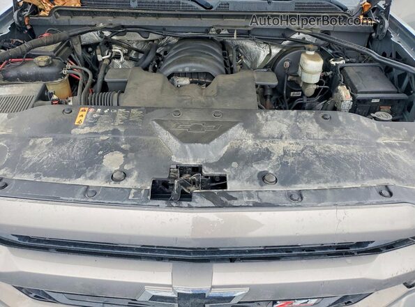 1GCVKREC8HZ193092 2017 CHEVROLET SILVERADO Silver Rear interior view