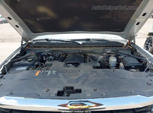 1GCVKREC8JZ166819 2018 CHEVROLET SILVERADO Серебряный Вид сзади