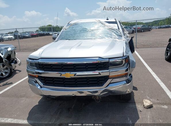 1GCVKREC8JZ166819 2018 CHEVROLET SILVERADO Серебряный Вид щитка приборов