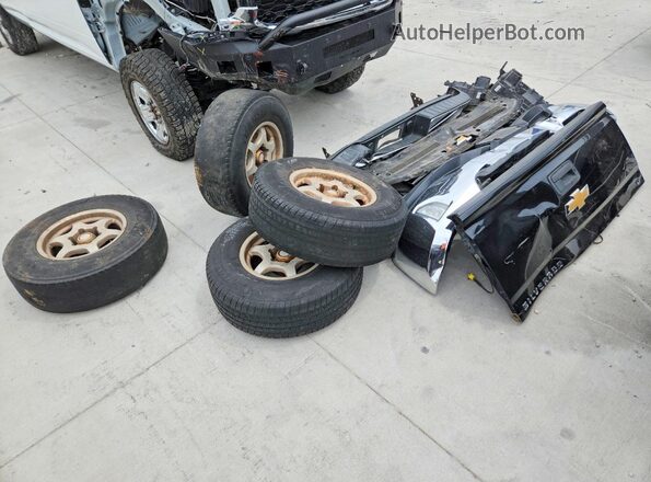 1GCVKREH1JZ203575 2018 CHEVROLET SILVERADO Черный Вид подкапотного пространства