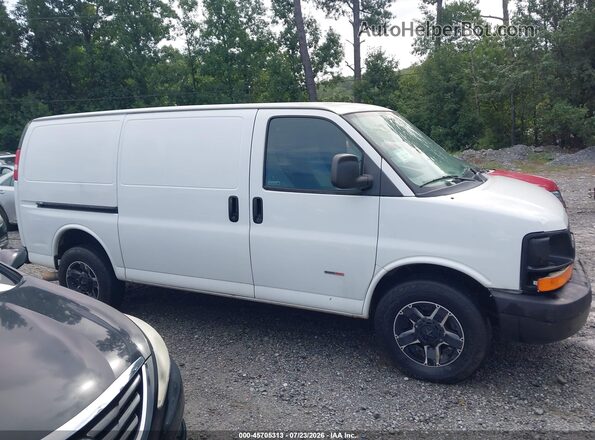 1GCWGAF13H1321550 2017 CHEVROLET EXPRESS White Widok wnętrza z tyłu