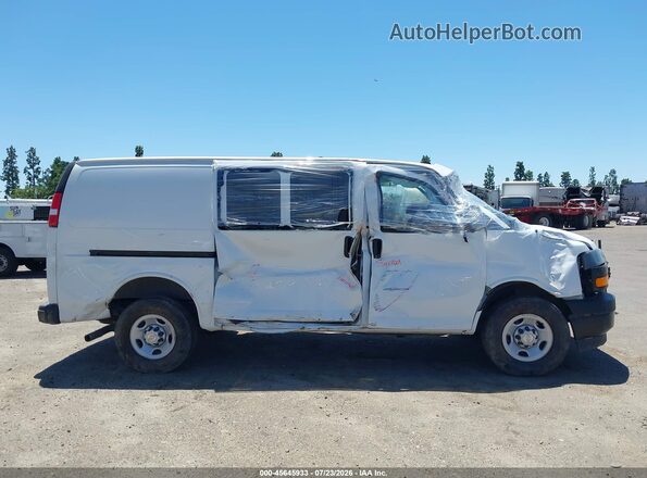1GCWGAF7XR1187917 2024 CHEVROLET EXPRESS White Սալոնի հետևի տեսք