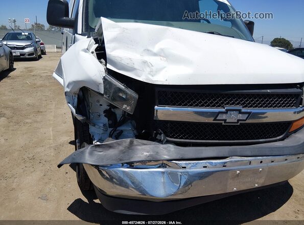 1GCWGAFF1H1118393 2017 CHEVROLET EXPRESS White Դիմացի տեսք