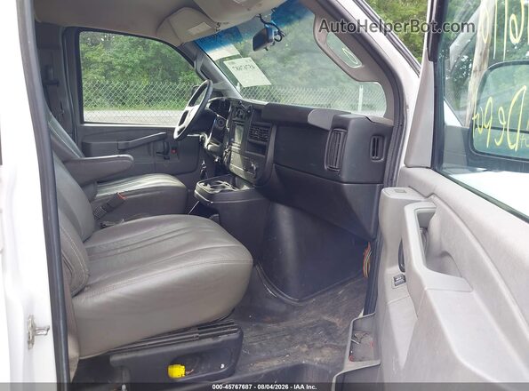1GCWGAFF2H1133906 2017 CHEVROLET EXPRESS White Սալոնի դիմացի տեսք