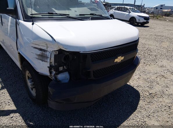 1GCWGAFF4H1100213 2017 CHEVROLET EXPRESS Белый Вид задней части салона