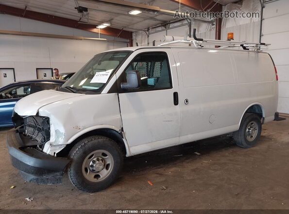 1GCWGAFF6H1123556 2017 CHEVROLET EXPRESS Белый Передняя левая четверть