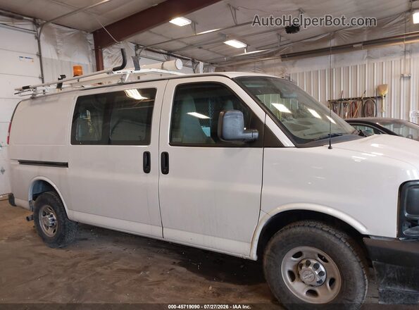 1GCWGAFF6H1123556 2017 CHEVROLET EXPRESS Белый Вид задней части салона