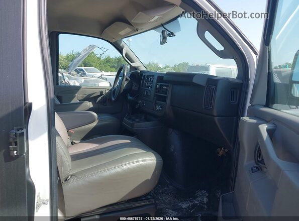 1GCWGAFF8H1128631 2017 CHEVROLET EXPRESS Black Widok wnętrza z przodu