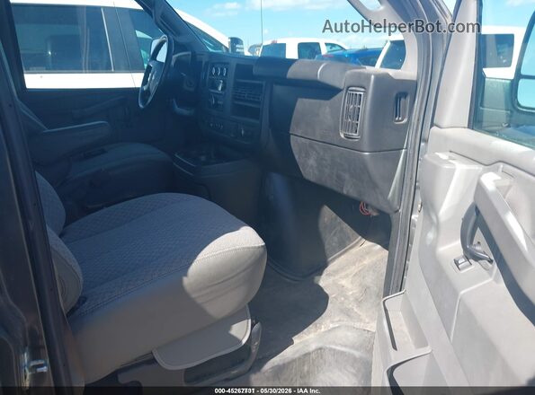 1GCWGAFG1J1241660 2018 CHEVROLET EXPRESS Gray წინა სალონის ხედი