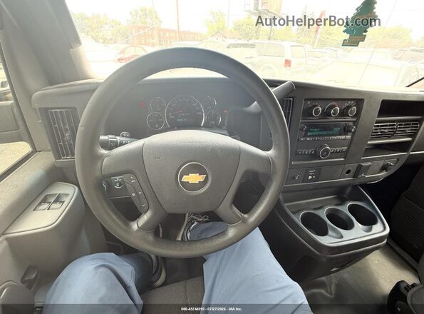 1GCWGAFG2J1908476 2018 CHEVROLET EXPRESS White Vista interior trasera