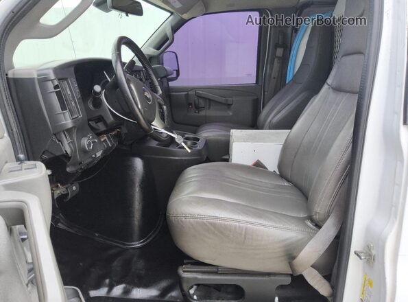 1GCWGAFG2K1366166 2019 CHEVROLET EXPRESS White 