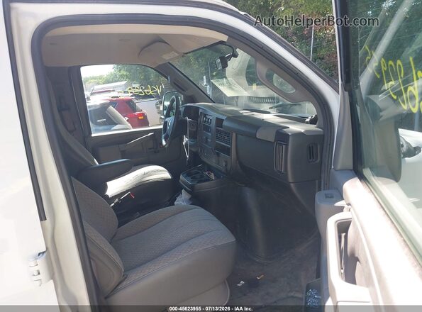 1GCWGAFG3K1289372 2019 CHEVROLET EXPRESS White წინა სალონის ხედი