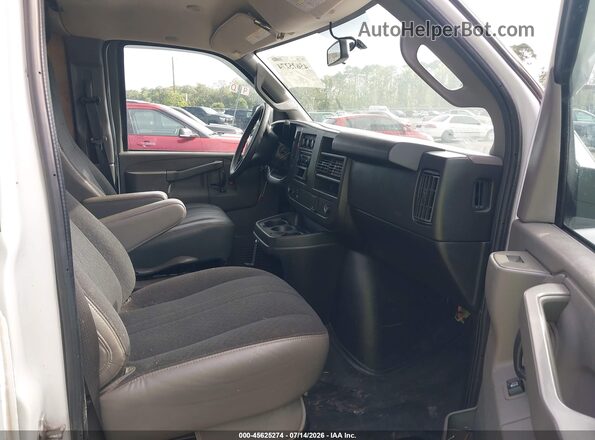 1GCWGAFG4K1358859 2019 CHEVROLET EXPRESS White Vista interior delantera