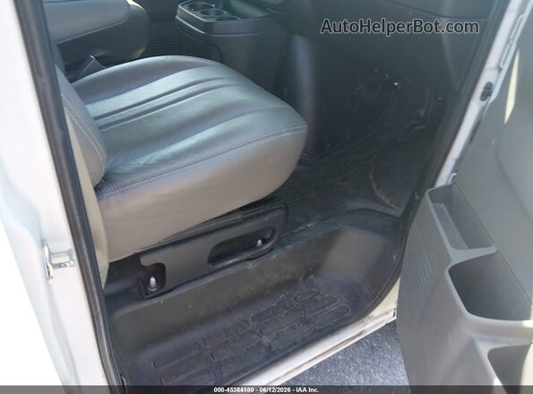 1GCWGAFG5J1260955 2018 CHEVROLET EXPRESS White Front interior view