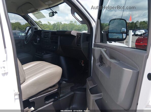 1GCWGAFG5K1234017 2019 CHEVROLET EXPRESS Белый Вид салона спереди
