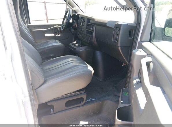 1GCWGAFG6K1272436 2019 CHEVROLET EXPRESS White Front interior view