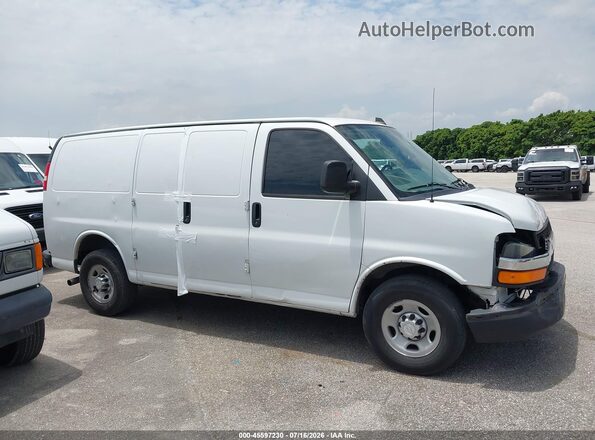 1GCWGAFG7K1146747 2019 CHEVROLET EXPRESS White Widok wnętrza z tyłu
