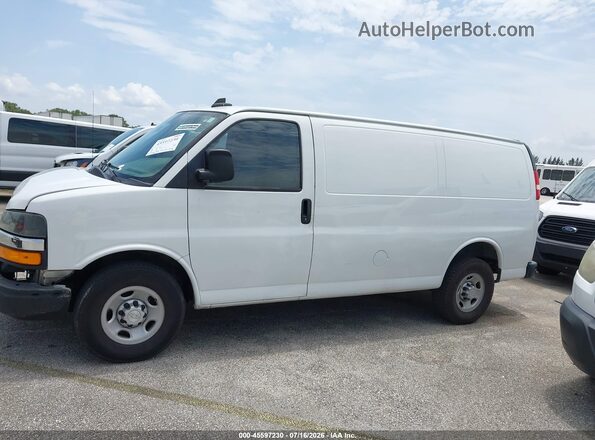 1GCWGAFG7K1146747 2019 CHEVROLET EXPRESS White Widok wnętrza 360 stopni