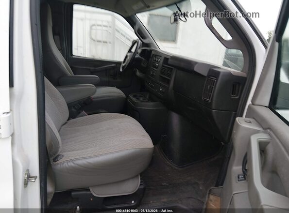 1GCWGAFG8H1238491 2017 CHEVROLET EXPRESS White წინა სალონის ხედი