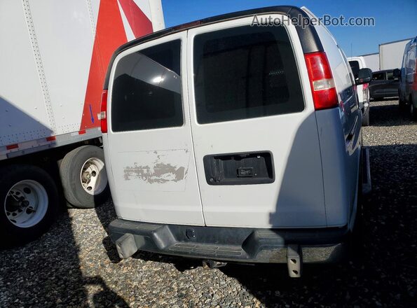 1GCWGAFG8K1220192 2019 CHEVROLET EXPRESS White Widok z tyłu