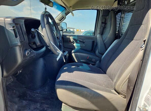 1GCWGAFG8K1220192 2019 CHEVROLET EXPRESS White Widok wnętrza z przodu
