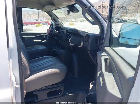 1GCWGAFGXK1298098 2019 CHEVROLET EXPRESS Белый Вид салона спереди