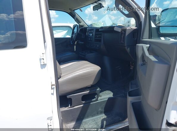 1GCWGAFP0P1107828 2023 CHEVROLET EXPRESS White წინა სალონის ხედი