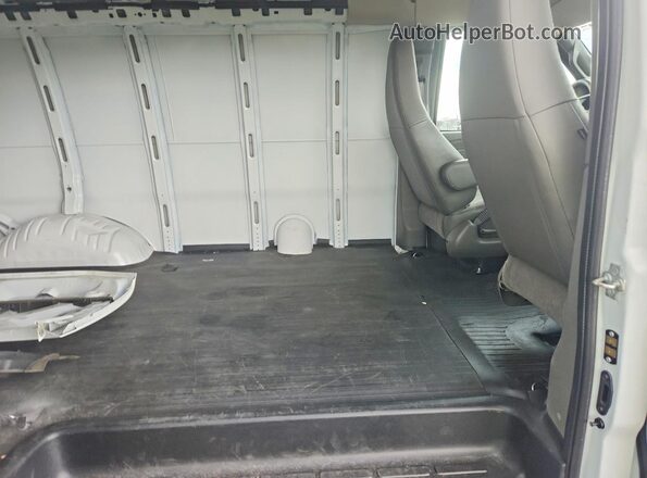 1GCWGAFP0R1253536 2024 CHEVROLET EXPRESS White Vista interior trasera