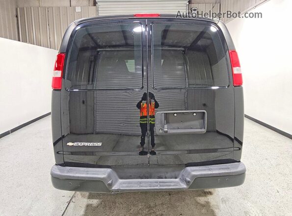 1GCWGAFP1P1108731 2023 CHEVROLET EXPRESS Black Вид ззаду