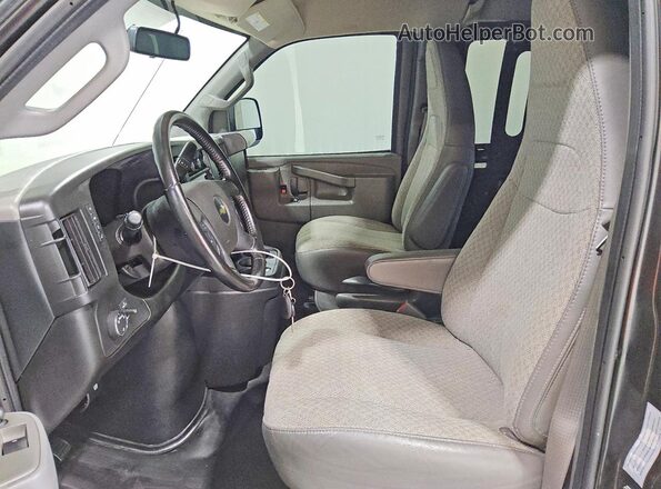 1GCWGAFP1P1108731 2023 CHEVROLET EXPRESS Black Вид салону спереду