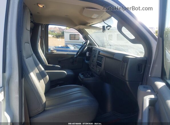 1GCWGAFP2N1217468 2022 CHEVROLET EXPRESS White წინა სალონის ხედი