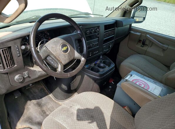 1GCWGAFP3M1228090 2021 CHEVROLET EXPRESS White Առջևի վահանակի տեսք
